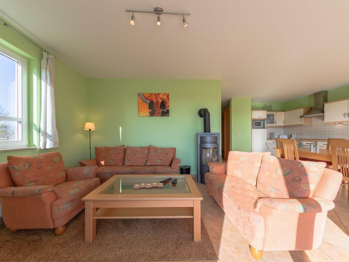 Ferienwohnungen "Am Storchennest" Göhren-Lebbin Quarto foto